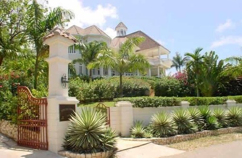 Montego Bay Villa | Luxury Staffed 7BR Villa | Pool, Gym & Sea Views