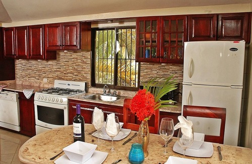 Cabarete Hotel | Luxury suite in central cabarete, cable TV/WiFi, pool, fitness center, spa/bar