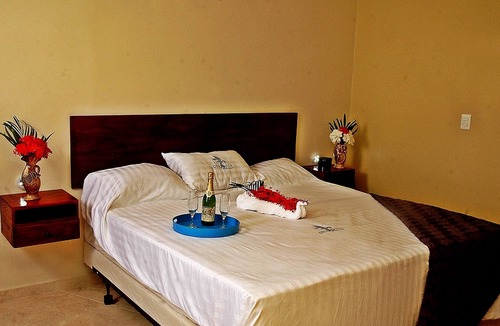 Cabarete Hotel | Luxury suite in central cabarete, cable TV/WiFi, pool, fitness center, spa/bar