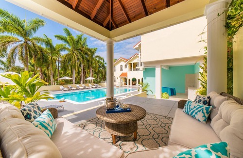 Montego Bay House | Luxury Villa with Private Chef and Pool with Nine Bedrooms and Staff