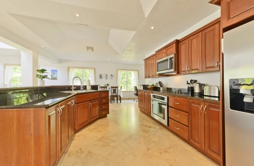 Placencia Villa | Luxury Waterfront Villa + FULL RESORT ACCESS! No sargassum!