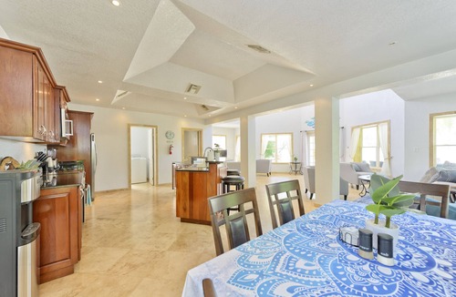 Placencia Villa | Luxury Waterfront Villa + FULL RESORT ACCESS! No sargassum!