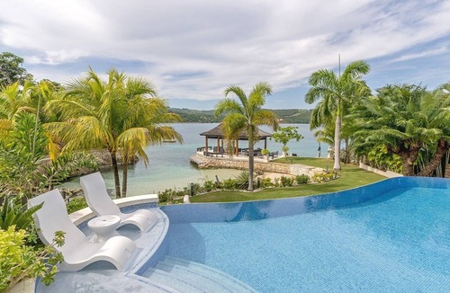 Discovery Bay Villa | MAKANA VILLA JAMAICA - Luxury 7 Bed Beachfront Villa Discovery Bay
