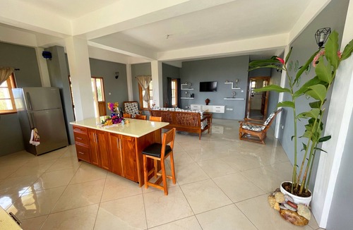 La Pointe Apartment | Make peace with the ocean with breathtaking views and great beach Free Breakfast