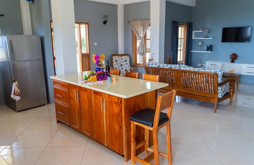 La Pointe Apartment | Make peace with the ocean with breathtaking views and great beach Free Breakfast