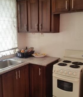 New Kingston Bed & Breakfast | Malia's New Kgn Apartment