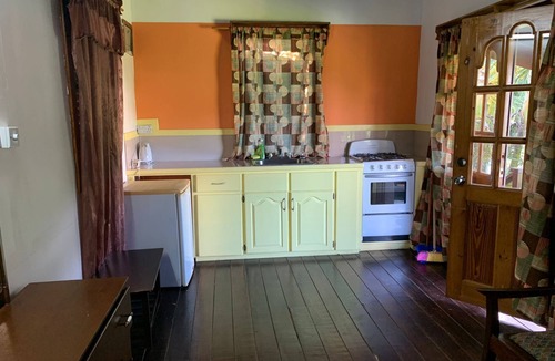 Marigot Bay House | Marigot Couples Styled Bungalow- 3mins from Mangrove Restaurant & Bar