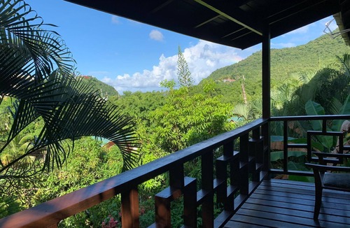 Marigot Bay House | Marigot Couples Styled Bungalow- 3mins from Mangrove Restaurant & Bar