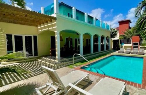 Noord House | Merlot Villas Aruba private pool from Palm Beach