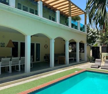 Noord House | Merlot Villas Aruba private pool from Palm Beach