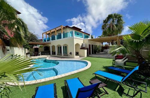 Noord Villa | Merlot Villas Aruba private pool 500 yrds from Palm Beach