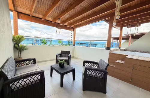 Punal Apartment | Modern Penthouse/Private Jacuzzi