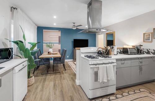 Downtown Los Angeles House | Modern 1BD w/Gated Parking, Laundry, AC, Fast Wifi, – Near USC