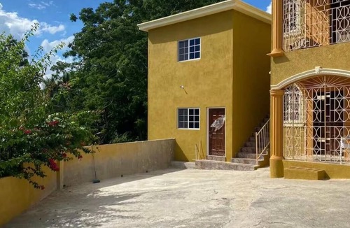 Santa Cruz Apartment | Modern 1BR Apartment with AC, WiFi & Free Parking in Santa Cruz