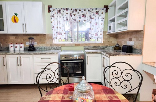 Arawak Hill House | Modern 2BED 2BTH Hideaway in New Westerhall Point, Petit Calivigny