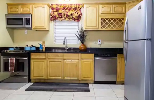 New Kingston Apartment | Modern 3BR New Kingston Apt - AC, Wi-Fi & Parking - Minutes to Attractions