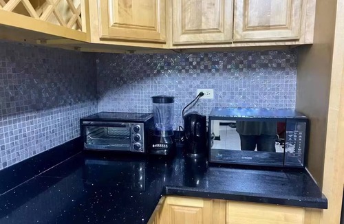 New Kingston Apartment | Modern 3BR New Kingston Apt - AC, Wi-Fi & Parking - Minutes to Attractions