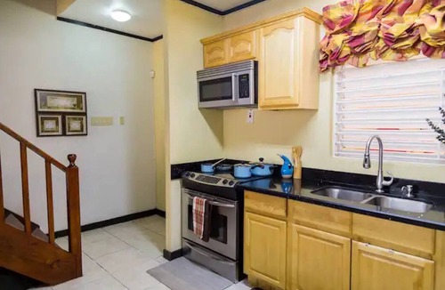New Kingston Apartment | Modern 3BR New Kingston Apt - AC, Wi-Fi & Parking - Minutes to Attractions