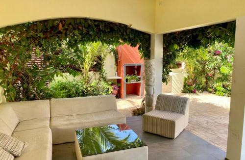 Palm Beach House | Modern 4BR Villa with Private Pool walk to Palm Beach