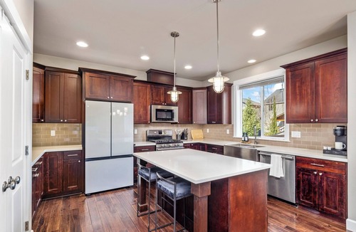 Carver House | Modern 5 beds 4 bedrooms/2.5ba w/Billiards Room, Quiet Neighborhood.
