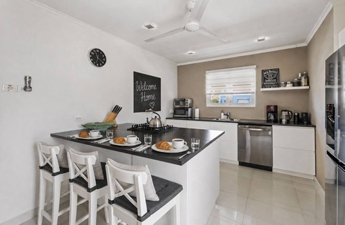 Calbas Plaza Residences House | MODERN and CLEAN - 6 guests - beautiful and private vacation home with pool!