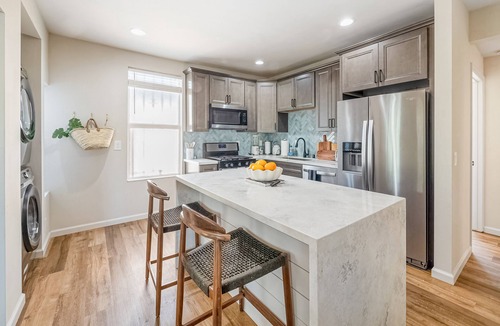 East Village House | Modern downtown home with fast WiFi, central AC, washer/dryer - near the ocean