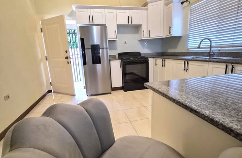 Kingston House | Modern & Spacious House in Gated-24hr-Sec. Community w AC, Amenities & Lifestyle