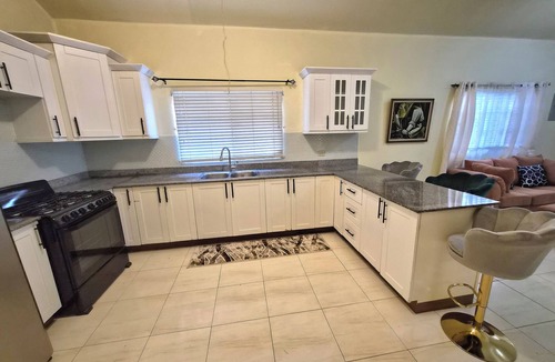 Kingston House | Modern & Spacious House in Gated-24hr-Sec. Community w AC, Amenities & Lifestyle