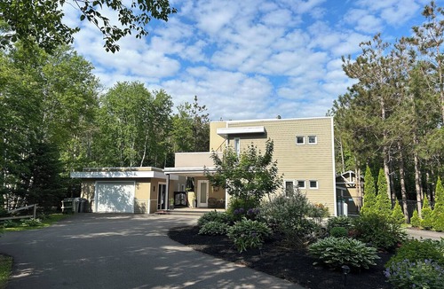 Brackley Beach House | Modern Vacation Home With A/C & Screened In Room. Close To National Park Beach