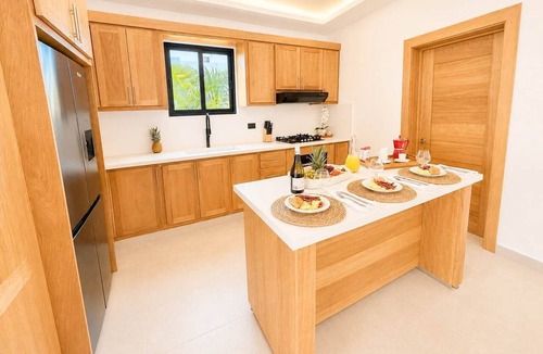 Playa Chiquita House | Modern Villa | Pool, Terrace & Sleeps up to 8