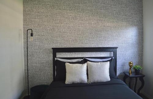 Thousand Palms House | Mountain View Escape with Modern Design