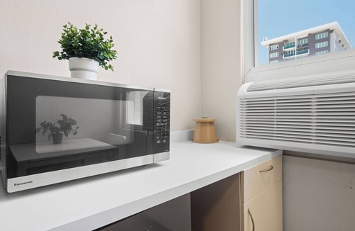 Miramar Apartment | Near La Placita | Breakfast | Free Parking | AC