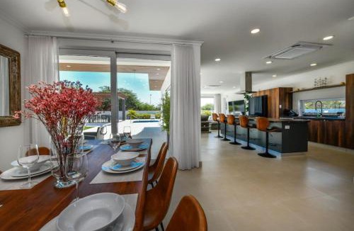 Bubali House | NEW 3BR 2BA Modern Oasis 3-min to Eagle Beach