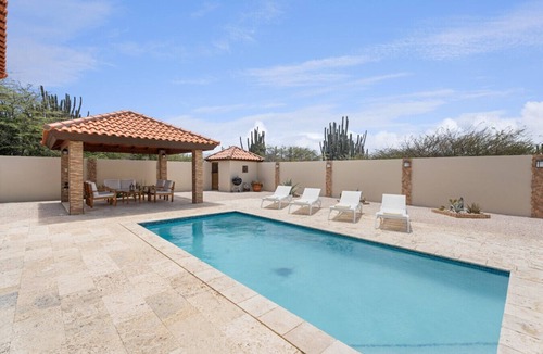 Boroncana House | NEW 3BR 2BA Private Villa with Spacious Garden