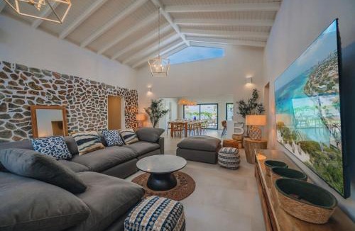 Pos Chiquito Villa | NEW 6 Bed 6 Bath Pool - Bocobay Mangel Beach House