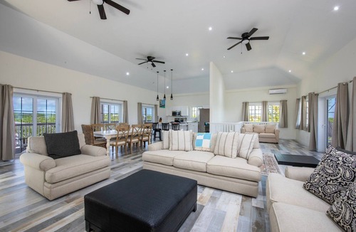 North Palmetto Point House | New Banks Road Estate w/Htd Pool, Pink Sand Beach, Walk to Restaurant/Bar