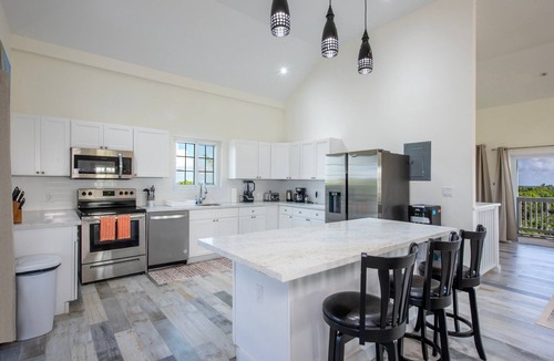 North Palmetto Point House | New Banks Road Estate w/Htd Pool, Pink Sand Beach, Walk to Restaurant/Bar