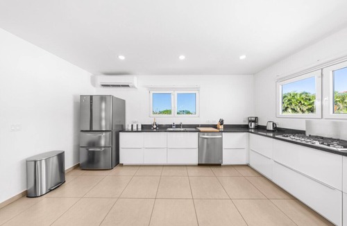 Bubali House | New Cozy 3BR/3BA Tropical Retreat Near Eagle Beach