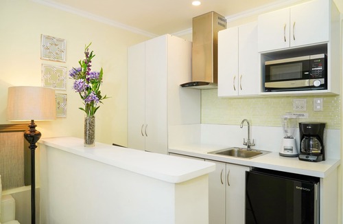 Palm Beach Hostel | New Deluxe King Suite at Palm Beach Aruba