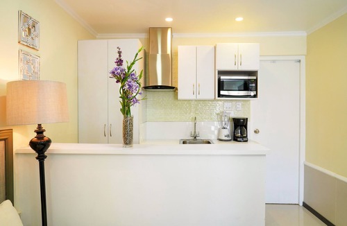 Palm Beach Hostel | New Deluxe King Suite at Palm Beach Aruba