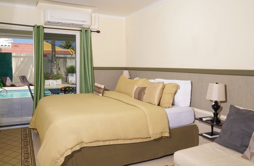 Palm Beach Hostel | New Deluxe King Suite at Palm Beach Aruba
