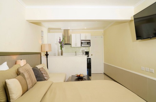 Palm Beach Hostel | New Deluxe King Suite at Palm Beach Aruba