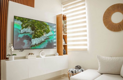 Punal Apartment | New Glam apartment<Pool~Gym~ Fast Wi-Fi ~City~A/C