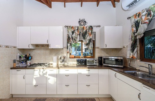 Opal House | New for Rent Ocean View w/Pool - 4 Min Walk to Ritz Carlton & Marriott Beaches