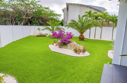 Noord Villa | NEW & Fully Renovated 5 Bedroom, 4 Bath Villa, private pool, Sleeps up to 12,