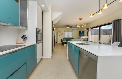 Malmok House | New Listing: 3-BDR/3.5BATH house with WiFi, AC, private pool and beach supplies