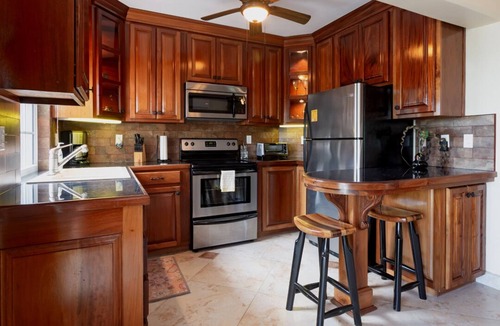 San Pedro Condo | New Listing - Beautifully Decorated, One Bedroom Ocean View Condo