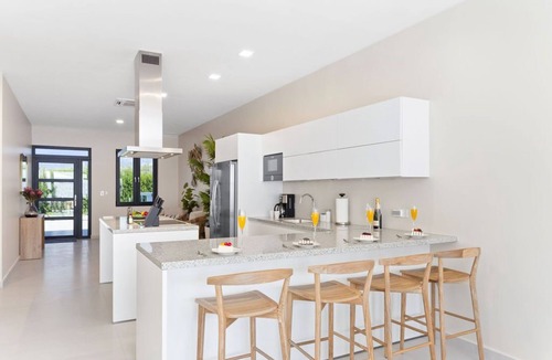 Malmok Villa | NEW Lux 4BR Villa w/Private Pool & Walk to Beach