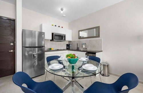Gold Coast Condo | NEW Modern 1BR 1BA @ Gold Coast Pool *GYM* Tennis