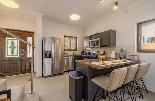 Gold Coast House | NEW Modern 2 Bedroom TownHome @ Gold Coast